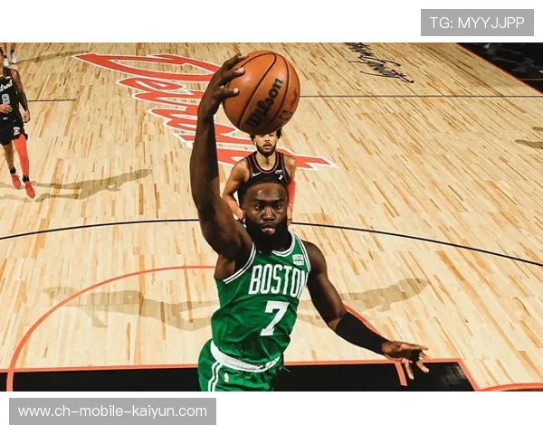 凯尔特人靠怀特全面防守效率,前段压制明显