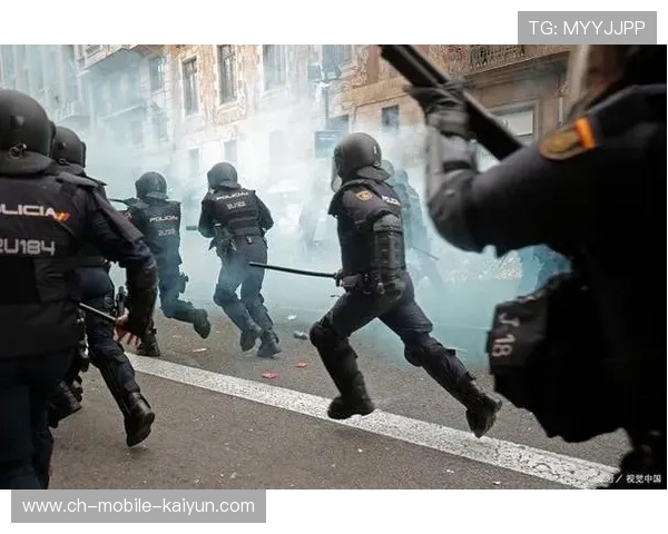 CS2小组赛狙击手高台一枪锁头点燃现场