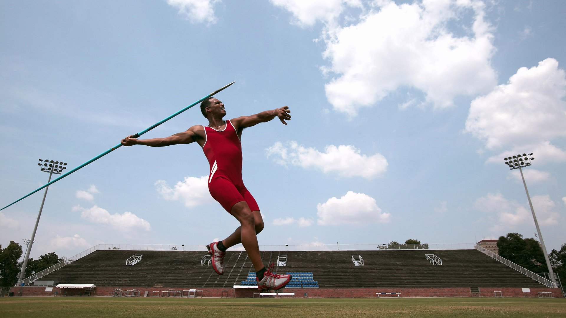 “篮球+城市志愿服务营” 训练与社区服务结合